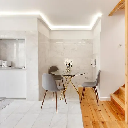 Гостьовий будинок Design With Private Bathroom